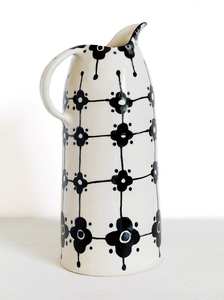 เหยือกน้ำเรซินทำจากโพลีเอสเตอร์ลายดอกไม้ดีไซน์คลาสสิกพื้นผิวเป็นเรซิ่นแบบหมุนสำหรับใช้ในครัวของขวัญคริสต์มาส - Product Image 2