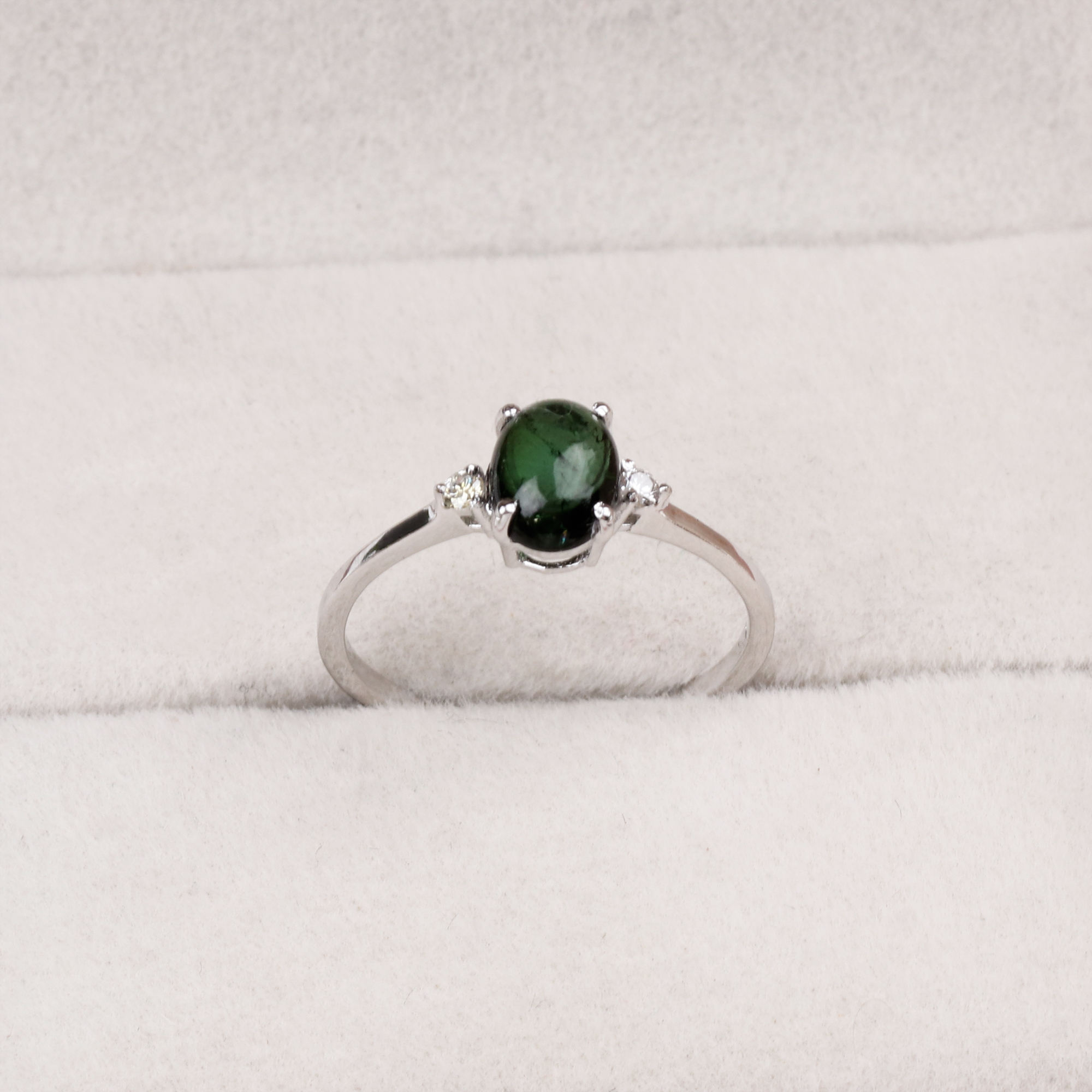 สีเขียว