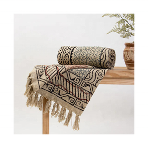 Couverture en coton biologique et en laine à imprimé de blocs de couleur crème durable, douce et confortable, idéale pour les décors de canapé-lit. - Product Image 3