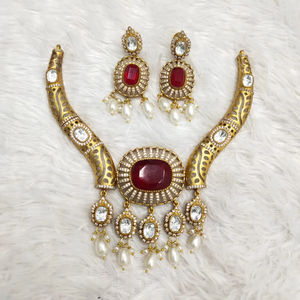 Ensemble de collier Mosenite de créateur avec boucles d'oreilles assorties en pierre cloutée finition or bijoux pour mariage mariée et fête - Product Image 1