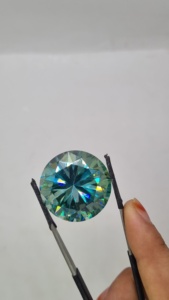 Diamant de forme ronde Moissanite bleu clair - Product Image 4