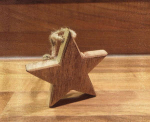 Étoile en bois en bois de manguier pour accrocher 10 cm de large env. Décoration de Noël en bois de 2 cm d'épaisseur - Product Image 1