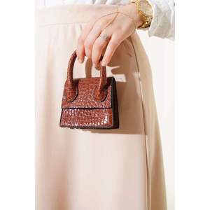 Falda acampanada para mujer modelo crema - Product Image 1