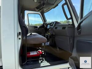 Camion-citerne à eau International MV607 2020 abordable de 15 175 litres - Cummins - Automatique - Réservoir propre - 5 buses de pulvérisation - Product Image 4