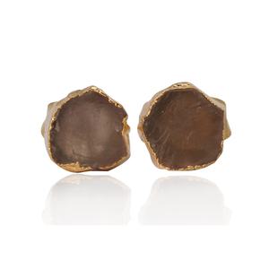 Pendiente de piedra preciosa cruda de Peridoto, pendiente de tuerca de forma cruda galvanizada de oro, joyería hecha a mano, joyería de piedras preciosas verdes - Product Image 6