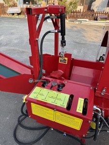 Processeur de bois de chauffage motorisé 27T avec moteur et boîte de vitesses, cale en acier à 6 voies et convoyeur réglable de 10 pieds - Product Image 6