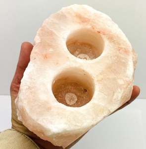 Lampe de sel de l'Himalaya en forme de double cœur sculpté en matériau organique rose, porte-bougie chauffe-plat à deux trous, vente en gros - Product Image 6