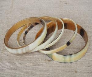 Conjunto de diseño bohemio, pulseras de colores mezclados de cuerno de búfalo natural, brazaletes artesanales de lujo de Vietnam, venta al por mayor, personalizado, acepta ágata - Product Image 2