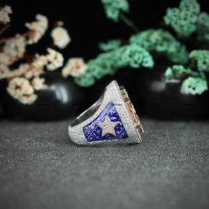 Bague en argent sterling 925 entièrement sertie de diamants de style hip-hop chrétien, avec croix de Jésus en émail, coupe ronde et baguette, en moissanite - Product Image 5