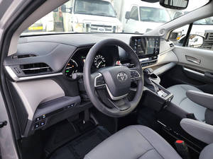 2023 pour T-oyota Sien-na XLE 7-Passenge - Product Image 3