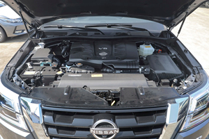 Nissan Patrol 2023 5.6L V8 SUV Premium 4x4 Capacités tout-terrain Historique d'entretien complet Faible kilométrage Titre propre Sans accidents - Product Image 3