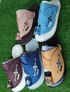 Vente en gros de chaussures arabes pour hommes chaussures d'usine de haute qualité en cuir PU semelle en caoutchouc sandales saoudiennes pantoufles arabes tenue décontractée - Product Image 3