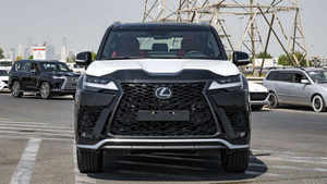 Lexus LX600 F Sport 2024-2025 d'occasion, conduite à gauche, transmission intégrale, intérieur cuir foncé, toit ouvrant panoramique, automatique, 4.5L atmosphérique - Product Image 2