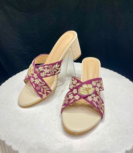 Sandalias DE TRABAJO bordadas a mano para mujer, zapatos y accesorios disponibles en tallas personalizadas de la <span class=keywords><strong>India</strong></span>, el mejor producto - Product Image 1