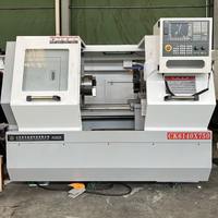 Torno CNC de Servicio Pesado Pequeño CK6140x750 con Control GSK, Compacto, Horizontal, con Diseño de Bancada Plana para Trabajos de Precisión en Metal