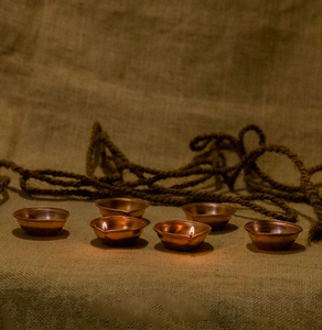 Juego de 6 Diyas de Cobre Hechas a Mano, Chimney Diya Akhand, Regalo de Diwali/Regalo de Inauguración de Casa, Decoración para Pooja - Product Image 4