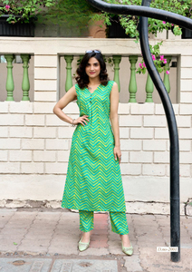 Kurti Elegante con Estampado de Lámina de Rayón y Bordado - Product Image 6