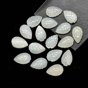 Perles de pierres précieuses en forme de feuille de pierre de lune blanche, sculptées à la main, breloques en forme de feuille, 14 mm - Product Image 1