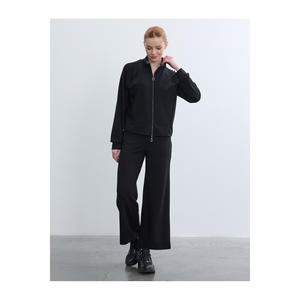 Pantalon large en VISCOSSE respirante avec taille haute plissée - Product Image 1