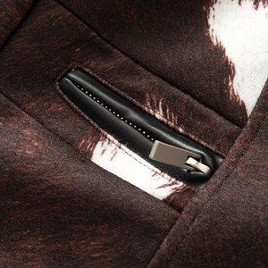 Chaqueta Corta de Mujer, Otoño 2025, Nuevo Estilo Urbano Americano, Diseño con Estampado de Vaca, Tejido Resistente al Viento, Cremallera de Cuero PU - Product Image 5