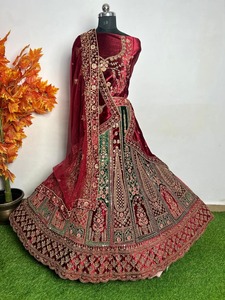 Elegante conjunto de Lehenga nupcial de terciopelo con bordado de lentejuelas Choli largo doble Dupatta y capa de lata pesada para bodas indias - Product Image 3