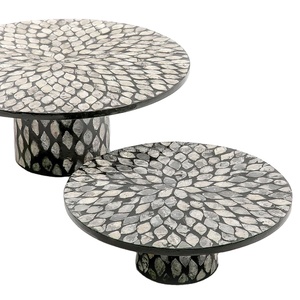 Soporte de pastel de nuevo diseño con incrustaciones de hueso de alta calidad con soporte de pierna de hierro soporte de pastel con incrustaciones de resina a precio asequible de LUXURY CRAFTS - Product Image 1