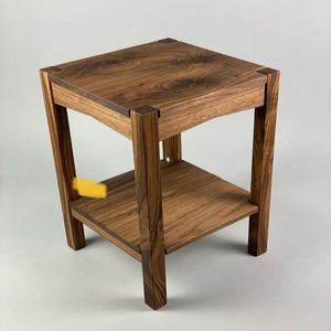 Étagère inférieure de table de lampe latérale en bois massif durable empilable pour le bureau à domicile et le salon meubles de chambre 02 de style marron - Product Image 1