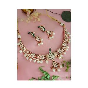 Dernières boucles d'oreilles exclusives de créateur mode indienne traditionnelle Kundan collier court plaqué or pour les occasions de mariage - Product Image 1