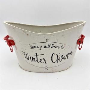 Maceta de vacaciones de pinos brillantes en metal rústico Ideal para esquinas de porche decoradas con luces verdes y adornos navideños - Product Image 3