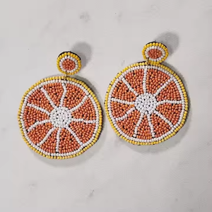 Boucles d'oreilles brodées de perles de rocaille multicolores faites à la main d'Inde par MD Handicrafts Fashion Jewelry - Product Image 5