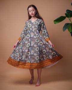 Robe Anasuya Ikat imprimée à la main, robe bohème florale grise et verte en pur coton, robe décontractée - Product Image 1