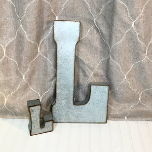 Artículos decorativos de pared Galvanizado Oxidate Acabado Letra C de gran tamaño en alfabetos para el hogar Decoración de pared de lujo - Product Image 6