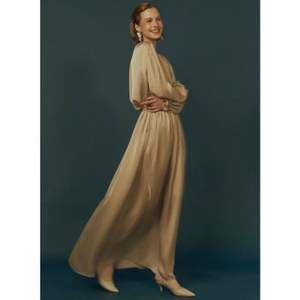 Vestido de satén dorado de alta calidad para mujer, vestido elegante informal de verano, servicios ODM, hasta el suelo, hecho en Vietnam Natural - Product Image 1