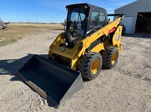 Venta al por Mayor de Fábrica de Minicargadora CAT 236D con Motor DIT (turbo) de 74 hp, Bajo Régimen de Uso (722 Horas), 6559 Libras de Peso Operativo, Alto Rendimiento - Product Image 2