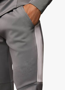 Pantalones de chándal ajustados de algodón para hombre con panel lateral en contraste y logotipo personalizado, pantalones y pantalones transpirables para hombre con bolsillos - Product Image 6