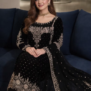 Vestido de Fiesta Lehenga Choli Anarkali de Lujo para Mujer con Bordado de Estilo Nupcial y Pedrería - Product Image 1