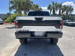 Big White 2025 Essence Atmosphérique PRO-4X Double Cabine 4x4 (Occasion Excellent État) Démarrage à Distance Remorquage - Product Image 6