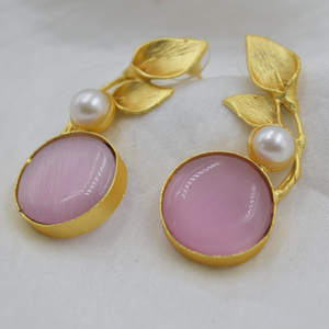 Nueva llegada última colección de diseño chapado en oro pendientes de tuerca al por mayor hechos a mano 18K Pendientes chapados en oro para las mujeres - Product Image 2