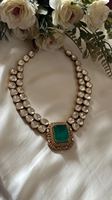 Parure de collier et pendentif Kundan en laiton plaqué émeraude avec pierres en verre, bijoux religieux de style couronne pour soirée