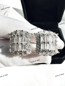 Pendientes de Botón con Halo de Diamantes Moissanite Cuadrados y Baguette en Plata de Ley 925, Estilo Hip Hop de Lujo - Product Image 2