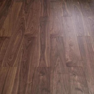 Tablero de madera de nogal negro natural, perfecto para mesas, estanterías, proyectos de madera personalizados y más - Product Image 1