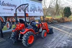 Tracteur à roues Kioti CS2510 très bien noté, 24 CV, mini-tracteur haute performance avec tondeuse à gazon, tracteur à gazon diesel compact - Product Image 5