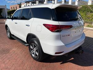 2022 para Fortuner 2.4 GD6 Auto 4x4 Vehículo Eléctrico Batería de 90-110kWh Motor de 150-200kW Torque de 500Nm Autonomía NEDC <100km Origen EE. UU. - Product Image 5