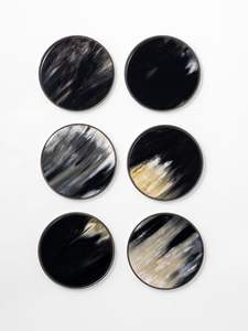 Ensemble de sous-verres en corne naturelle fabriqués à la main pour boissons chaudes et froides Protection de table durable, élégante et écologique - Product Image 4