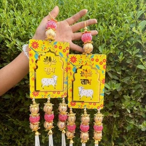 MDF peint à la main Pichwai Shubh Labh vache suspendue Pichwai vache suspendue pour Mandir / Pooja chambre décor/suspendu pour Diwali décor - Product Image 2