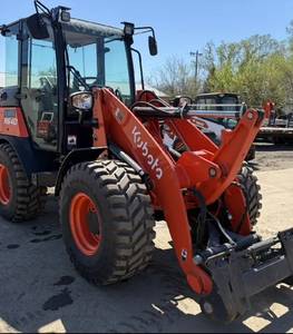 Tracteur-chargeur sur roues NEATLY 2023 Kubota R640 4x4 rouge, équipement de construction haute productivité - Product Image 3