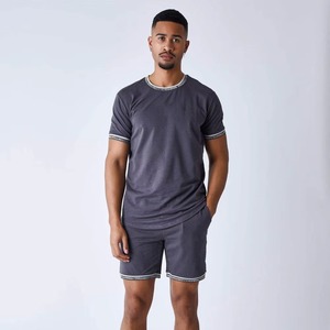 Conjunto Deportivo para Hombre, Ropa de Gimnasio de Secado Rápido y Transpirable, Camiseta de Manga Corta de Verano, Pantalones Cortos de Entrenamiento para Correr, Baloncesto, Color Sólido - Product Image 1