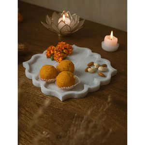 Mughal Luxury Metal Tray Rectángulo Decorativo Latón y Aluminio Bandeja para servir Arte artesanal con tema navideño - Product Image 3