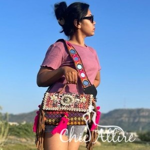 สินค้ามาใหม่ rajasthani แฮนด์เมดแท้ผู้หญิงชนเผ่าผ้าฝ้ายหลายสี Boho hippie หนังนิ่มพู่ห้อยกระเป๋า Banjara - Product Image 1