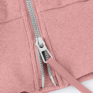 Sudadera con capucha recortada personalizada para mujer, sudadera con opciones de logotipo personalizado, ropa de calle cómoda de moda y top de gimnasio - Product Image 3